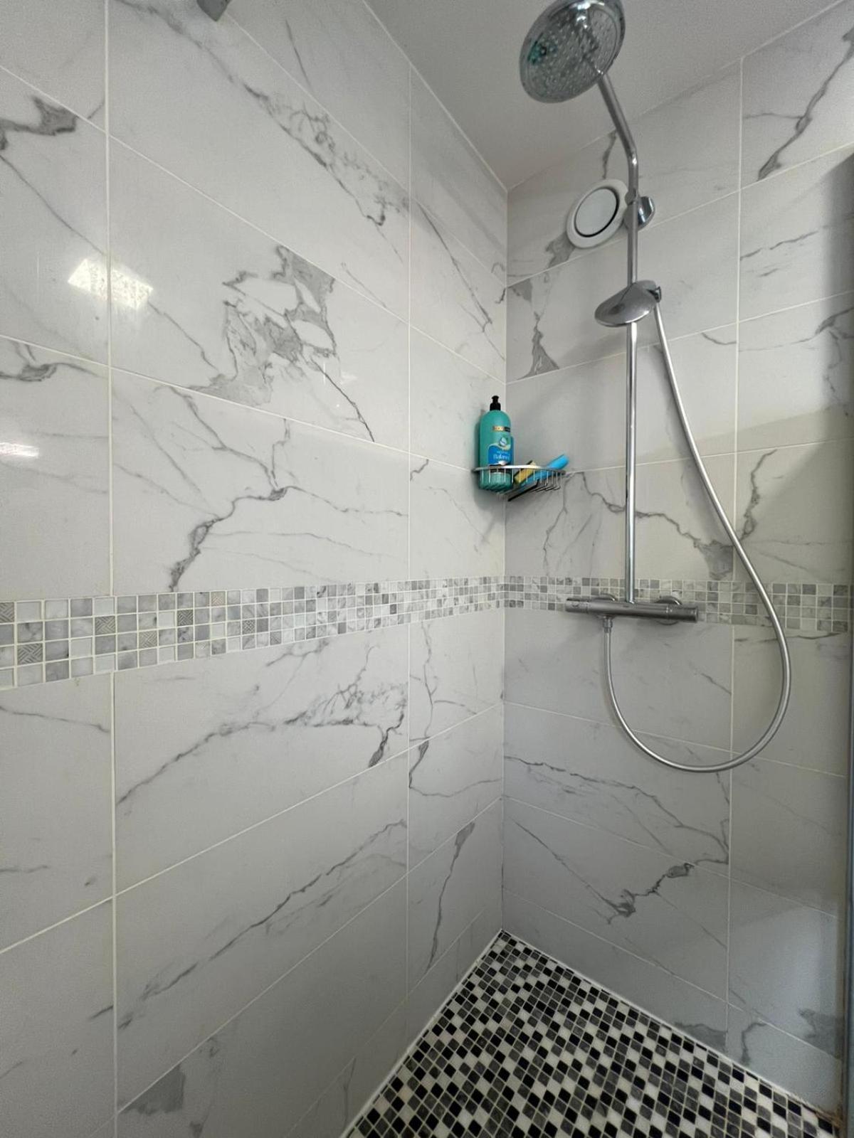Location 3 Chambres Spacieuses Dans Appartment 2 Mn Rer Bussy Saint Georges ภายนอก รูปภาพ