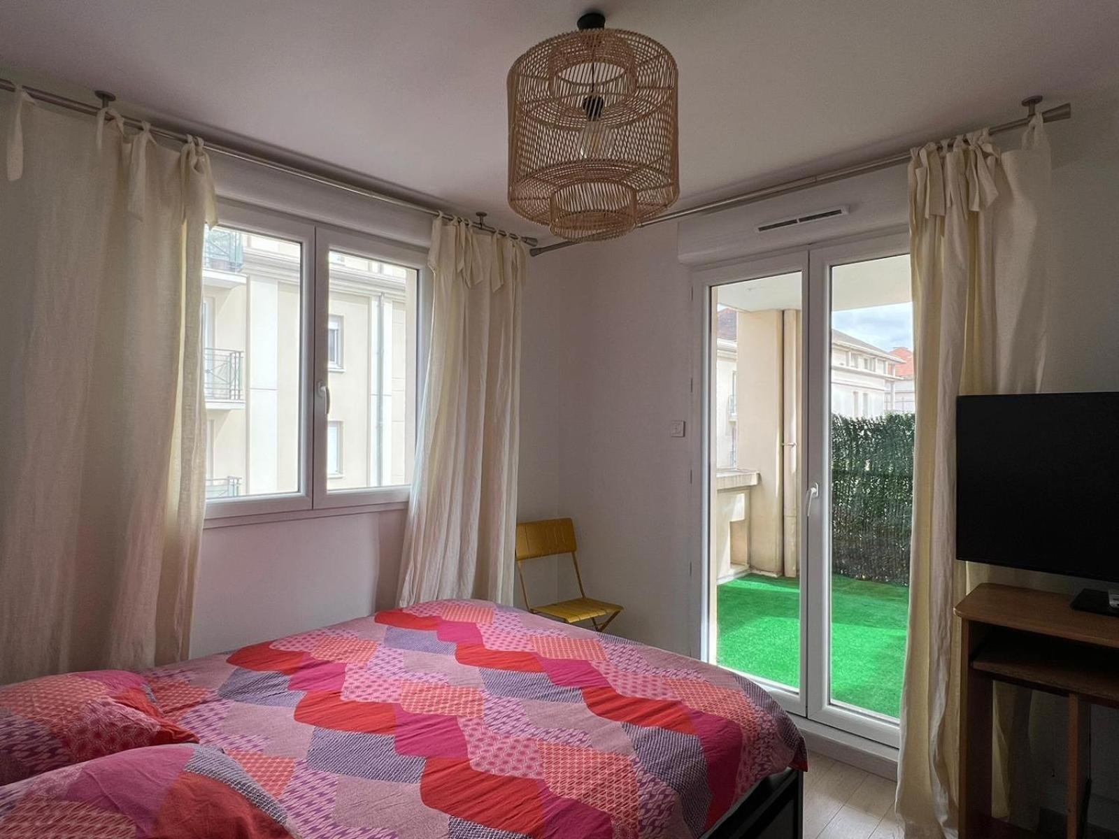 Location 3 Chambres Spacieuses Dans Appartment 2 Mn Rer Bussy Saint Georges ภายนอก รูปภาพ